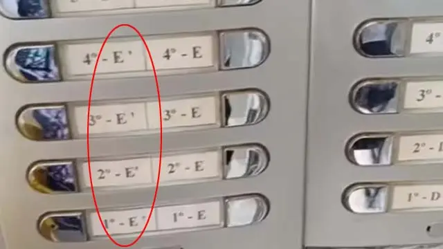 Este portero eléctrico llama la atención por su insólito sistema de registro.