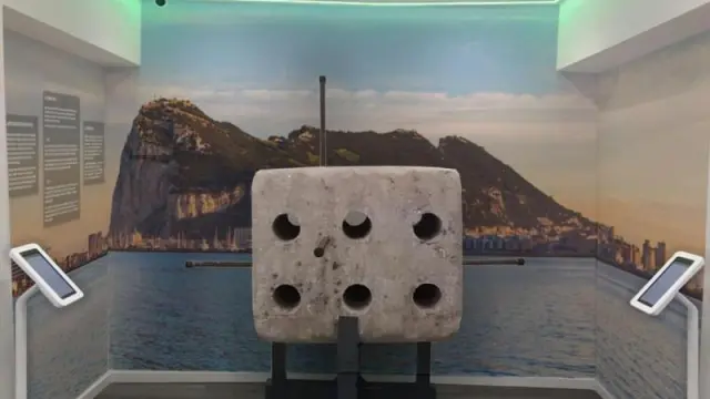 El bloque de hormigón en la sede general de Vox, en Madrid.