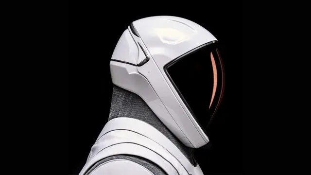 Imagen del traje de los astronautas de la misión Polaris Dawn de SpaceX.