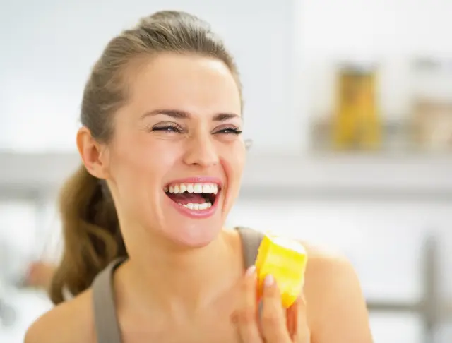 La piña en su propio jugo, o en almíbar, pierde gran parte de propiedades saludables.