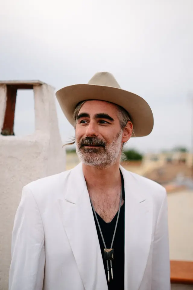 Albino Rhino (El Volcán) de Aaron Rux & the Crying Cowboys. Dios nos ...