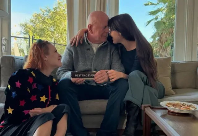 Bruce Willis con sus hijas Tallulah y Riley en Acción de Gracias.