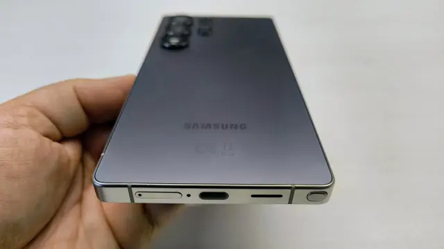 Las esquinas redondeadas del Galaxy S25 Ultra