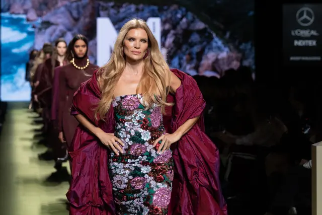 La modelo Esther Cañadas desfila en Madrid: "Intento ser auténtica, no  perfecta"