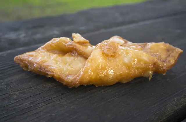 Pestiños cubiertos de miel.