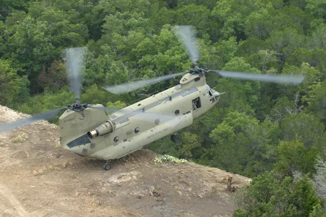 Un helicóptero Boeing Chinook CH47F del Ejercito de EEUU.