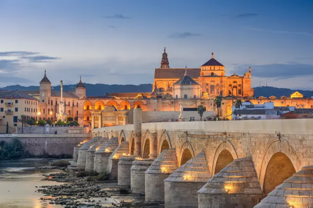 Puente romano de Córdoba sobre el río Guadalquivir.