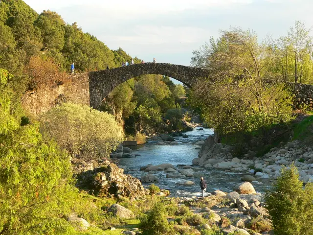 Puente romano de la Garganta de Alardos.