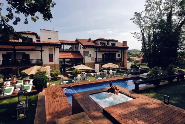 Exterior del Hotel Cuevas.