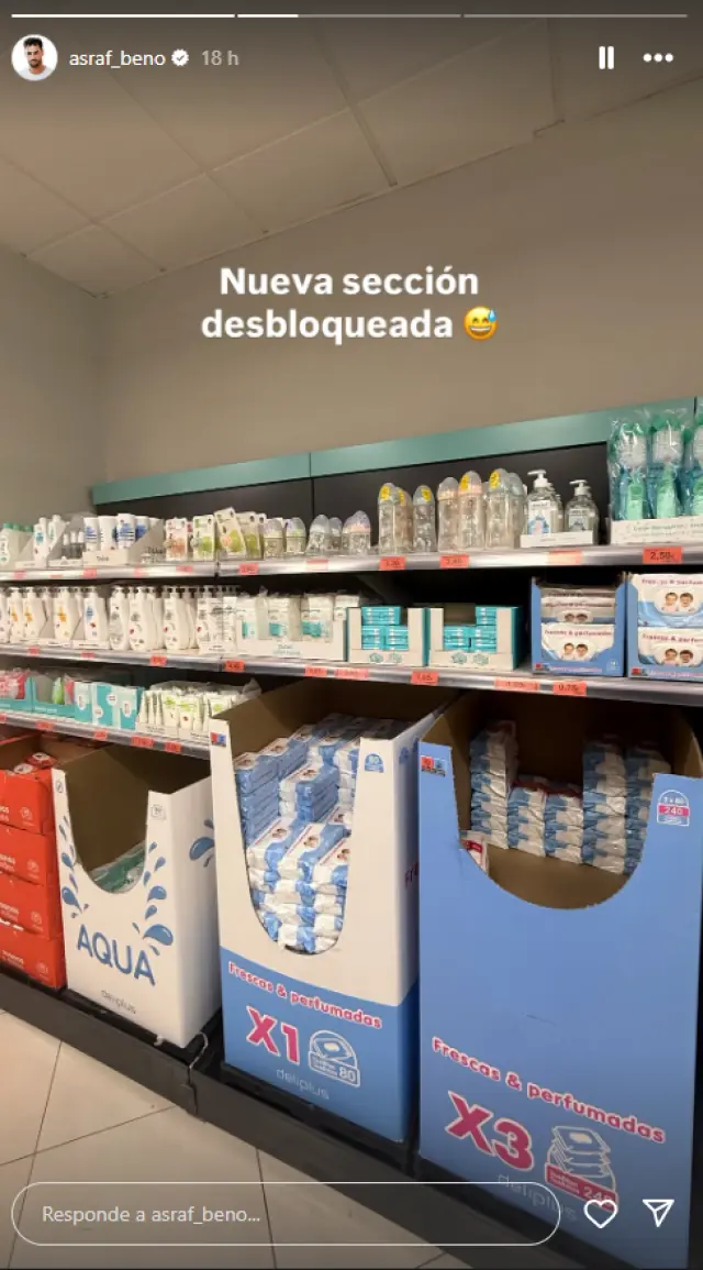 Asraf Beno enseña su nueva sección del supermercado favorita.