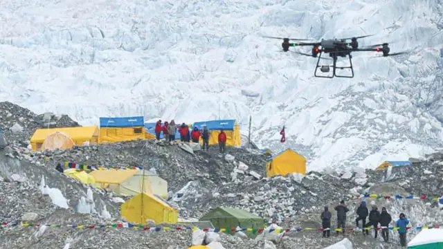 Dron en el monte Everest.