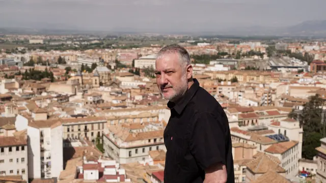 Spencer Tunick, protagonista de 'VIH al desnudo', en la ciudad de Granada.