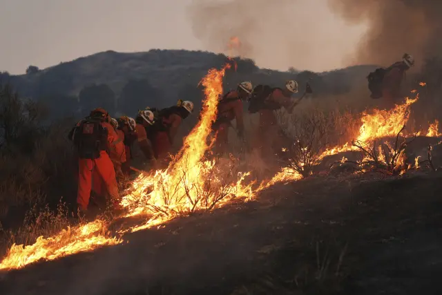 A California Department of Corrections fire crew battles the Canyon Fire on Thursday, Aug. 7, 2025, in Halsey Canyon, Calif. (AP Photo/Marcio Jose Sanchez)