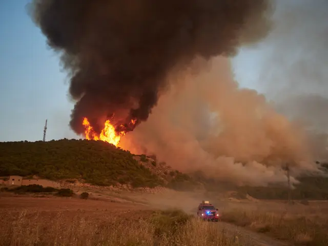 Continúan los trabajos de "anclaje del perímetro" del incendio de Carcastillo