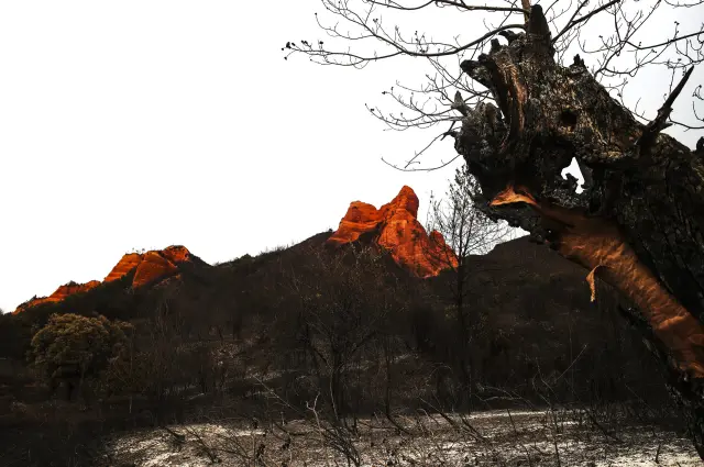 El paisaje desolador en Las Médulas tras el incendio