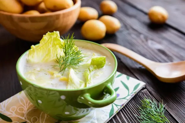 Porción de crema de lechuga.