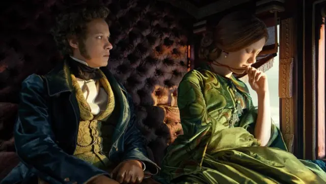 Mia Goth y Felix Kammerer en 'Frankenstein'