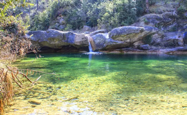 Ruta de los 7 Gorgs en el pueblo de Campdevànol, en la provincia de Girona (Cataluña, España)
