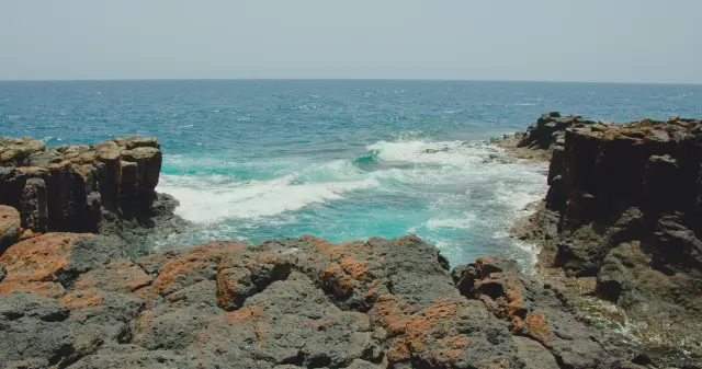Piscina natural de Caleta de Fuste, en Fuerteventura (Islas Canarias, España)