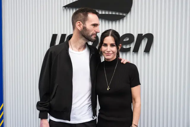 Johnny McDaid y Courteney Cox en el US Open.