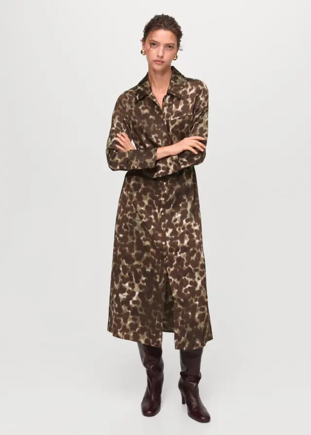 Vestido camisero estampado con cinturón.