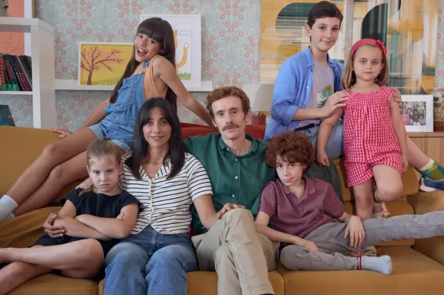 Imagen promocional de la serie 'Padre no hay más que uno'