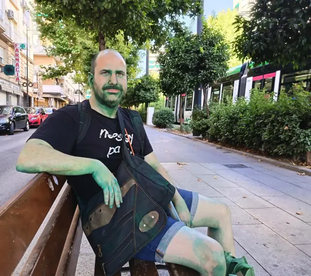 Adrián, uno de los participantes en 'Retrato Alhambra 1925', instalación de Spencer Tunick.