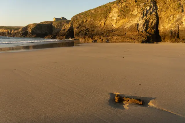 Ermita de Santa Comba en la playa de Santa Comba, en Ferrol, provincia de A Coruña (Galicia, España)