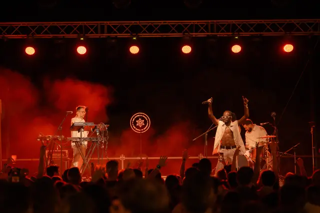 Concierto de Throes + The Shine en el Son Estrella Galicia Poseidonia