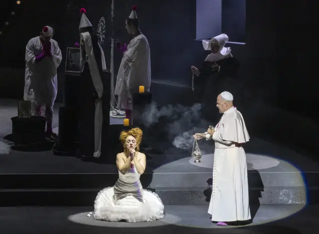 Ruth Iniesta y Alex Esposito en 'Faust', ópera representada en Palau Les Arts.