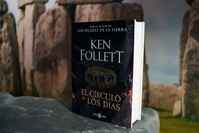 La nueva novela de Ken Follet 'El círculo de los días', durante la presentación, a 9 de octubre de 2025, en Madrid (España). La obra está ambientada en la época de la construcción de Stonehenge, a través de una saga épica protagonizada por Seft y Joia. Además del evento literario, los asistentes podrán disfrutar de un vídeo inmersivo, talleres de sílex, actividades familiares y consultar toda la trayectoria del escritor en una biblioteca especial. 09 OCTUBRE 2025;KEN FOLLET;PELICULA;CIRCULO DE LOS DIAS Matias Chiofalo / Europa Press 09/10/2025