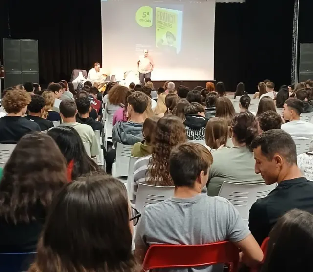 Estudiantes de bachiller que asistieron ayer a nuestra charla sobre Franco y los jóvenes.