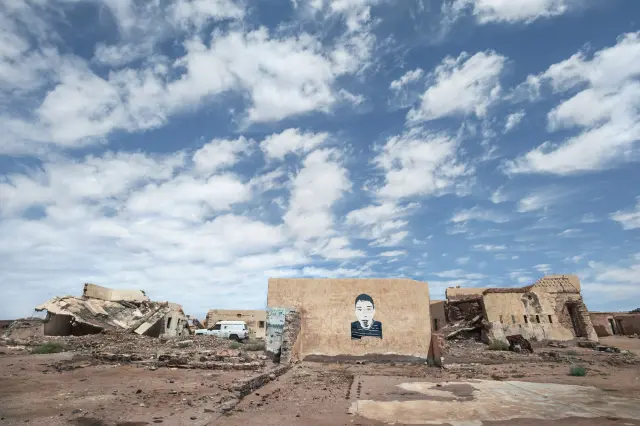 Casas destruidas por antiguos bombardeos marroquíes en la llamada zona liberada de Tifariti.