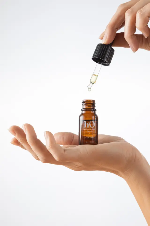 Los productos que se comercializan a partir de ciertos ingredientes del cannabis se presentan en diferentes formulaciones, como el aceite.