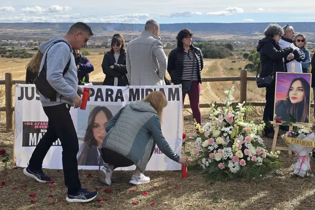 VILLANUEVA DE LA TORRE (GUADALAJARA), 02/11/2025.- Familiares y amigos de Miriam Vallejo, la joven de Alovera (Guadalajara) que fue asesinada en Meco (Madrid) en enero de 2019, así como vecinos de Villanueva de la Torre y Alovera se han concentrado este domingo en recuerdo y homenaje de Miriam y para continuar con su lucha para pedir justicia cuando se van a cumplir siete años de su asesinato el 26 de enero de 2026. EFE/Beatriz Retuerta De Lucas