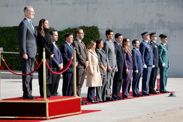 Los Reyes inician su viaje de Estado a China y son despedidos con honores militares en el aeropuerto de Madrid