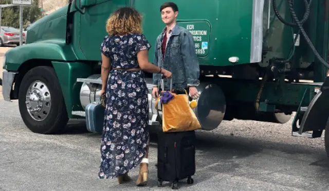 Jordan Fry y Jordyn Simone en 'Big Life' (2023)