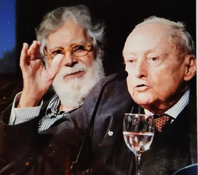 El teniente general Cassinello presentando mis memorias en el Ateneo de Madrid junto a mi compadre Joaquín Estefanía.