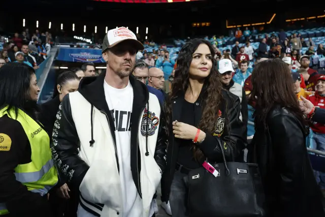 MADRID, 16/11/2025.- El exfutbolista y comentarista de televisión José María Gutiérrez 'Guti' asiste al partido de liga regular de la Liga de Fútbol Americano (NFL) que este domingo disputan los equipos Miami Dolphins (d) y Washington Commanders en el Estadio Santiago Bernabéu. EFE/JuanJo Martín