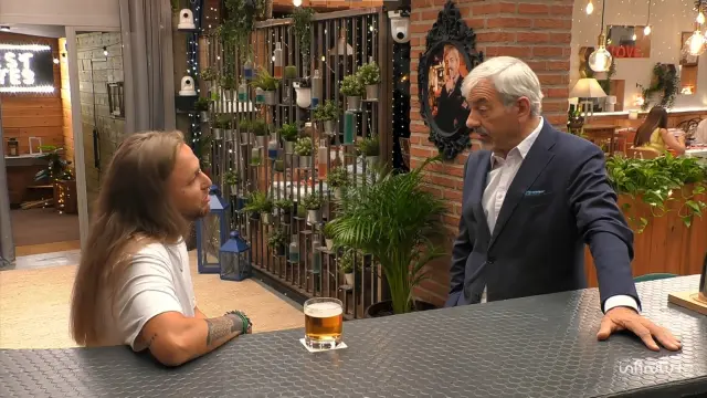 Sandra, en 'First Dates': "Me gusta definirme como una 'goti-choni-emo',  depende del día"