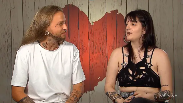 Sandra, en 'First Dates': "Me gusta definirme como una 'goti-choni-emo',  depende del día"