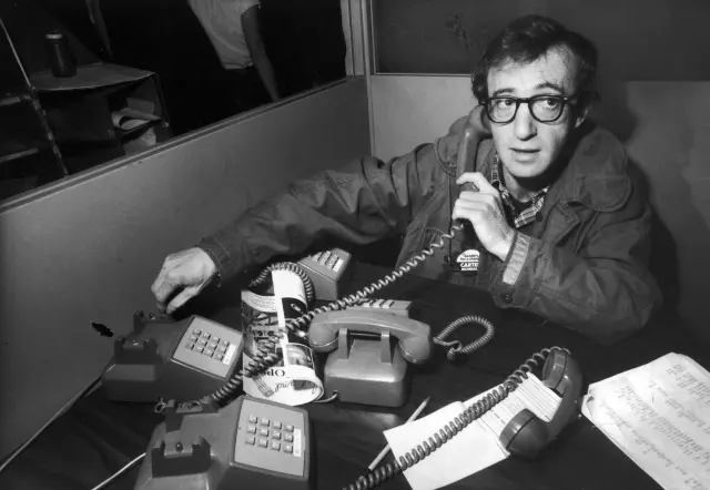 NEW YORK, UNITED STATES - OCTOBER 12:  Filmaker & comedian Woody Allen volunteering at Democratic HQ for Jimmy Carter.    (Photo by Sahm Doherty/Getty Images)
