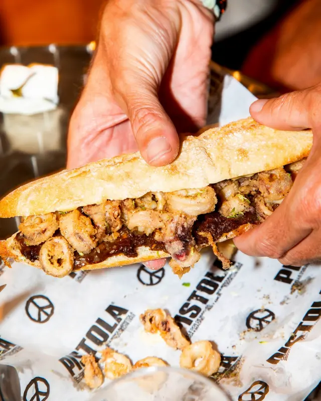 El bocadillo de chipirones de Pistola.