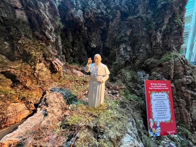 El templo de Debod y el papa Francisco se 'cuelan' en el belén de Sol que  este año evoca la huida a Egipto