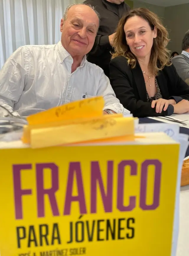 Con Virginia Bazán (RTVE) en la Jornada sobre Memoria e Investigación en la Facultd de Geodgrafía e Hisotir de la Conplutense.