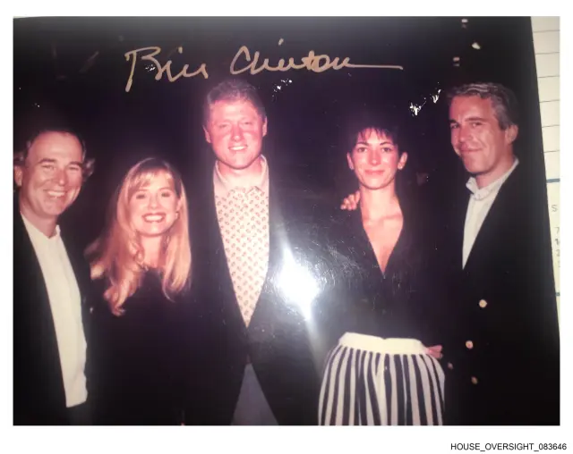 Bill Clinton, en una de las nuevas fotos reveladas sobre el caso Epstein