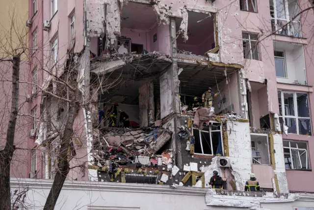 Ataque ruso en un edificio de Kiev, Ucrania.