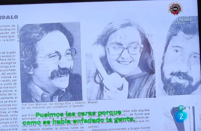 Sol Gallego, entre José Luis Martínez y Federico Abascal. Este recorte sobre los descubridores del borrador de la Constitución del 78 ha sido publicado esta semana por "En Primicia" de TVE dedicado la vida y la obra de la gran Sol Gallego Díaz. Os lo recomiendo. Sobre todo a los periodistas jóvenes. Este programa debería ser obligatorio en todas las facultades de Periodismo.