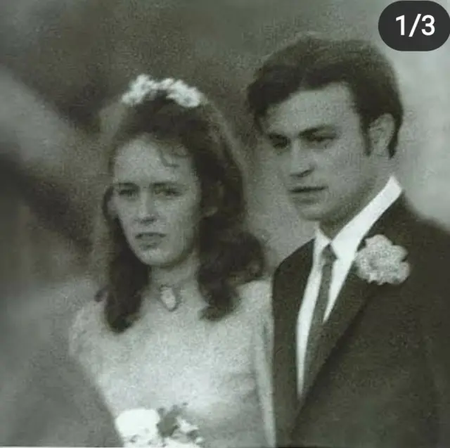 Nuestra boda a la sombra de un pinar. Paco fue testigo.