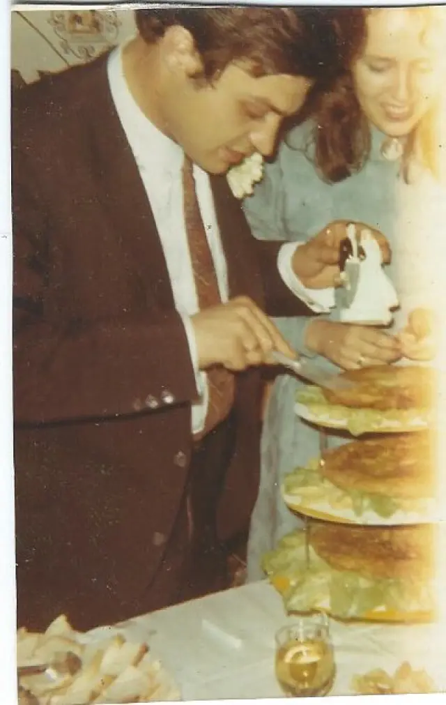 Nuestra tortilla de patatas nupcial de tres pisos.